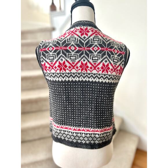 Vintage Grey & Red Fair Isle Snowflake Metal Clasp Vest - Picture 4 of 7